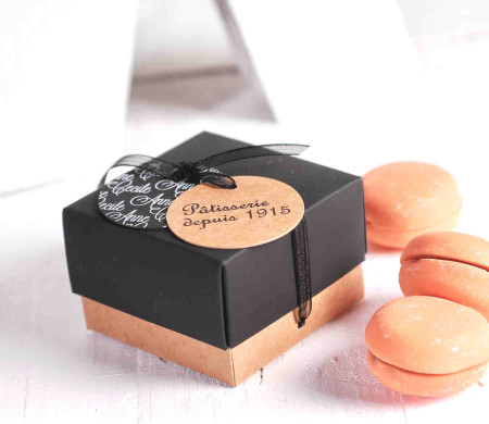 Dekorierte Schachtel für einen einzigen Macaron