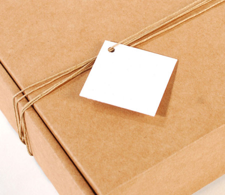 Quadratische Geschenketiketten aus Karton