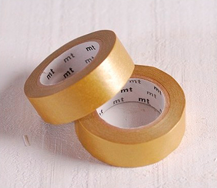 Goldenes Washi Tape zum Dekorieren von Geschenken. Goldenes Washi Tape zum Dekorieren von Geschenken.