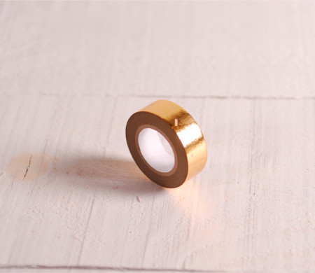 Goldenes Washi-Tape mit geometrischem Aufdruck