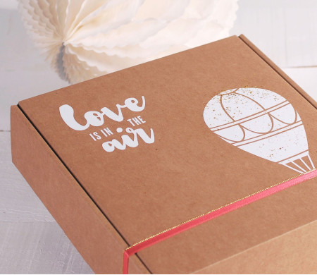 Dekorativer Vinylaufkleber mit dem Aufdruck „Love is in the Air“