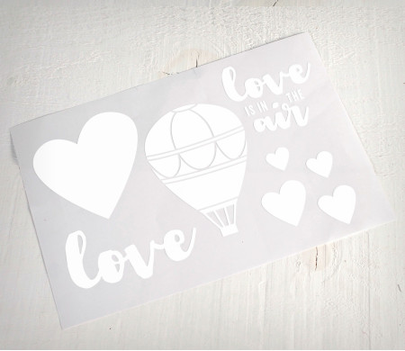 Dekorativer Vinylaufkleber mit dem Aufdruck „Love is in the Air“