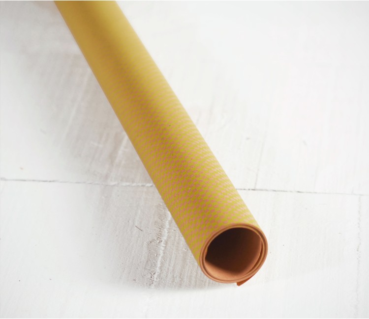 Geschenkpapier mit Punkten Geschenkpapier mit Punkten