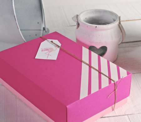 Caja con etiqueta impresa...
