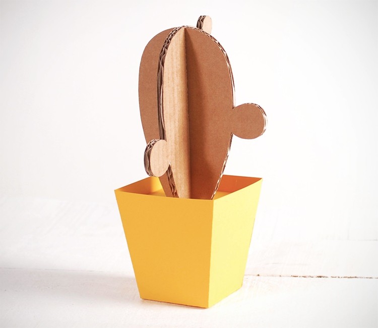 Papp-Kaktus mit bunten Töpfen! Papp-Kaktus mit bunten Töpfen!