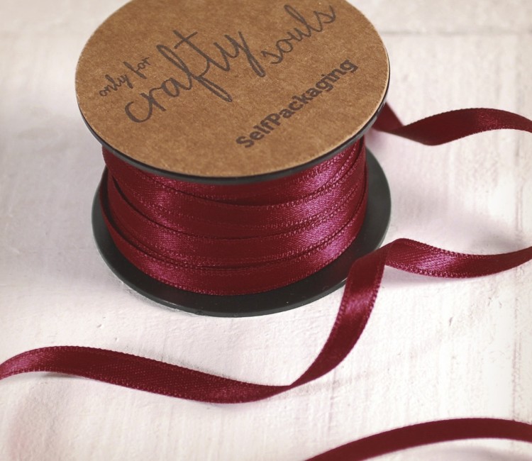 Satinband zum Dekorieren von Geschenken