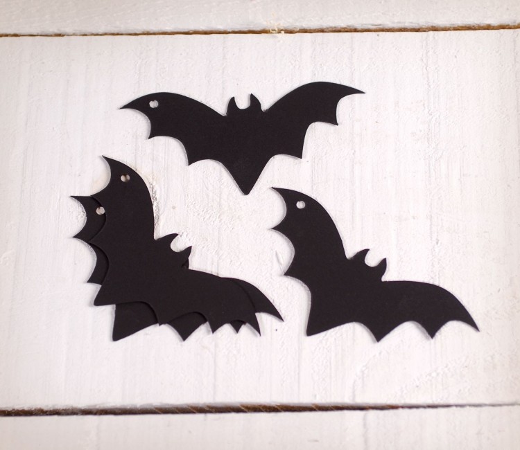 Karton-Fledermäuse. Dekorationen für Halloween!