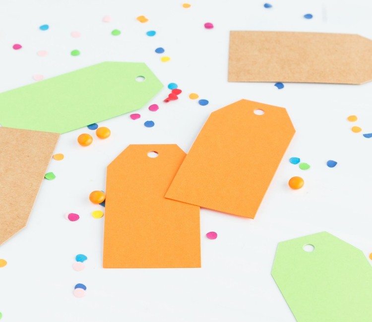 Schlichte Etiketten zum Gestalten Ihrer Geschenke