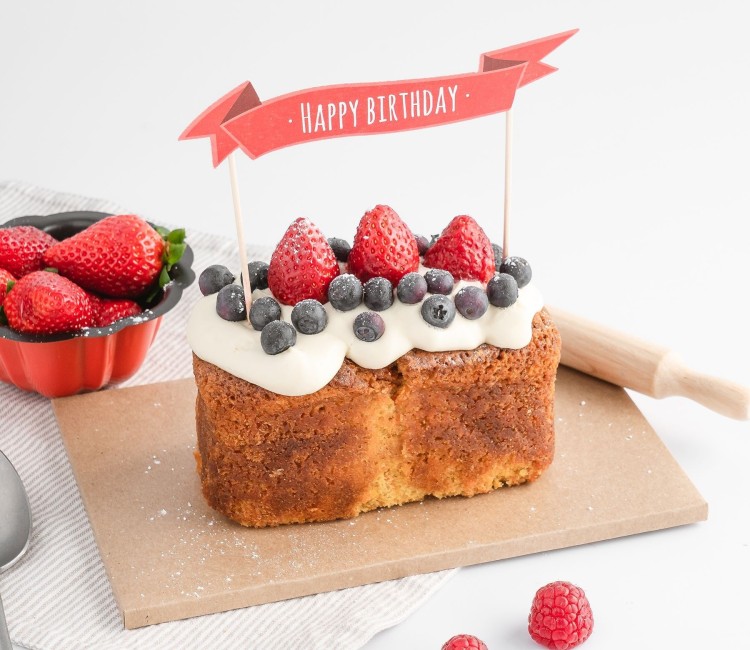 Topper für Torten mit der Aufschrift "Happy Birthday"