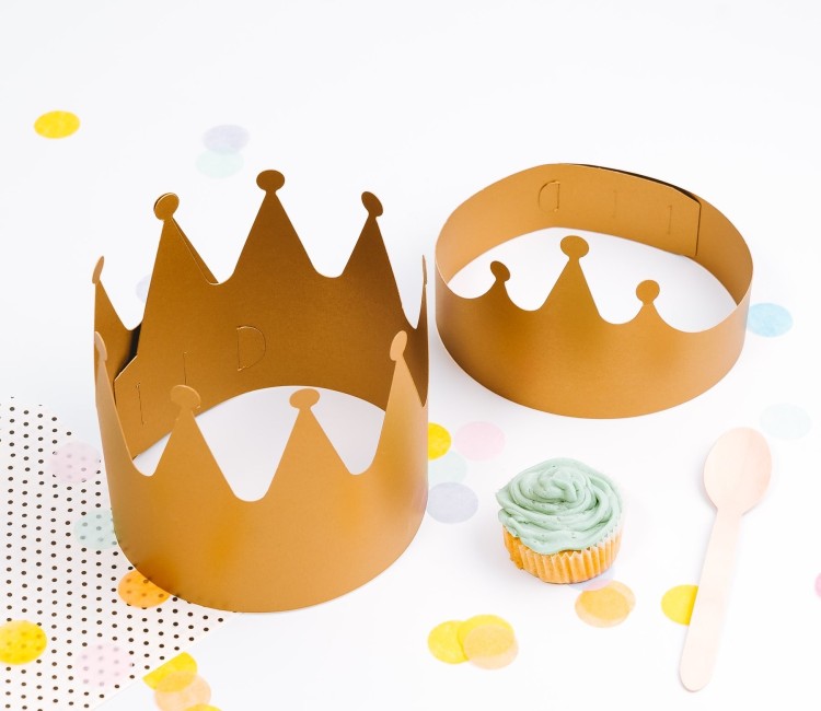 Pappkrone und Diadem