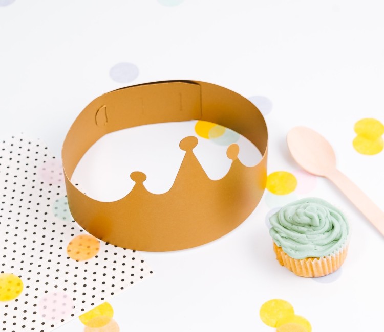 Pappkrone und Diadem