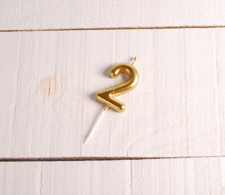 Geburtstagskerzen mit goldener Zahl