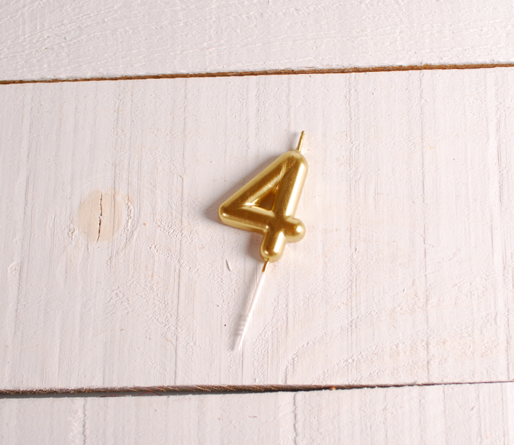 Geburtstagskerzen mit goldener Zahl