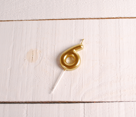 Geburtstagskerzen mit goldener Zahl