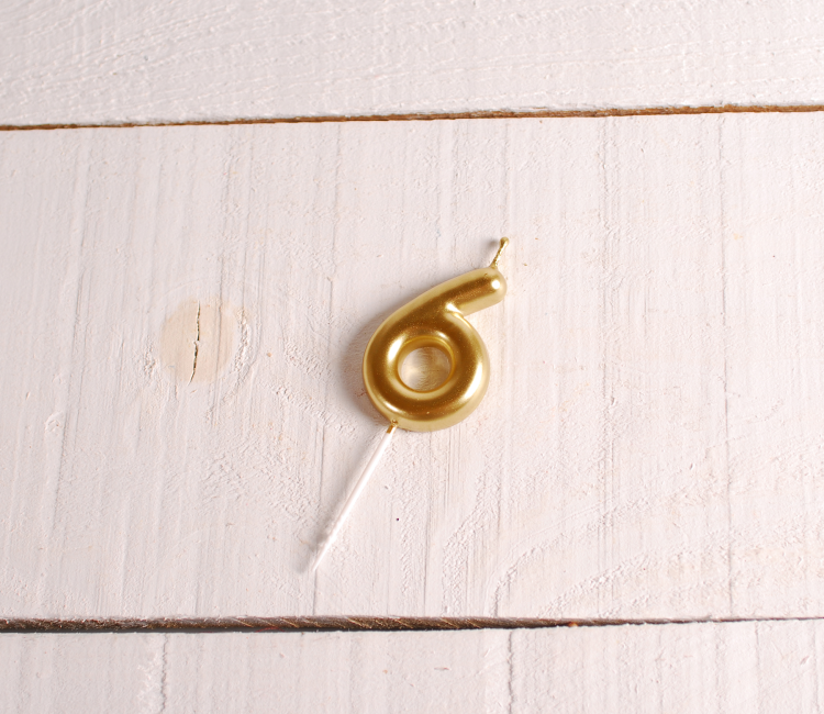 Geburtstagskerzen mit goldener Zahl