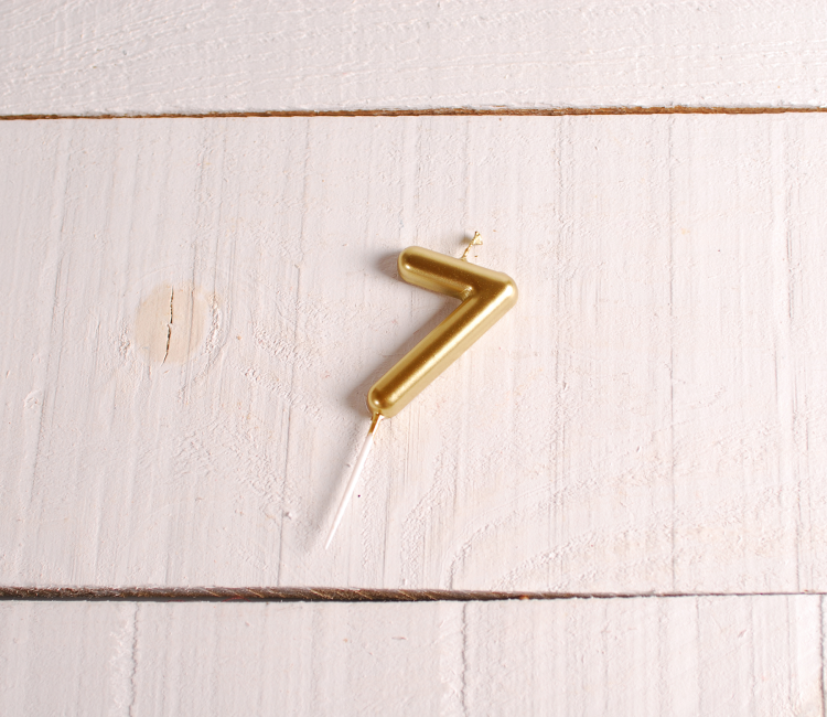 Geburtstagskerzen mit goldener Zahl