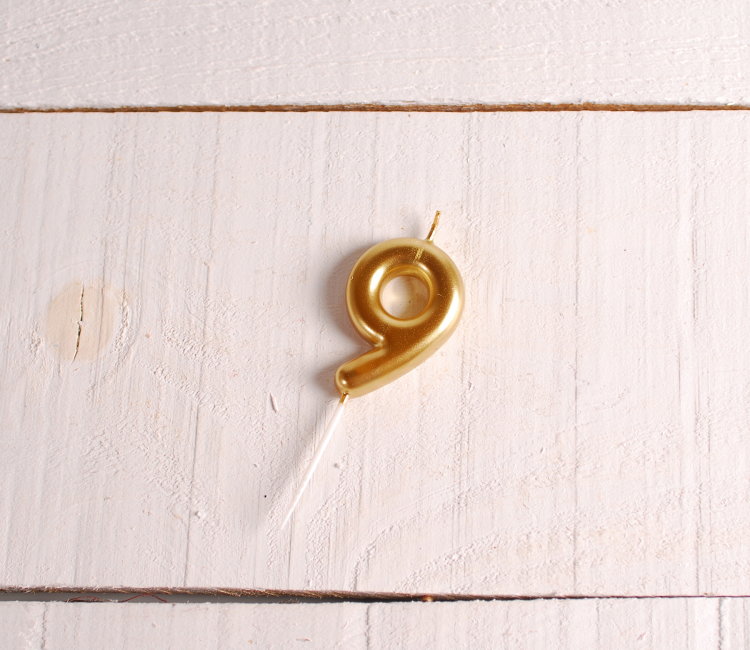 Geburtstagskerzen mit goldener Zahl