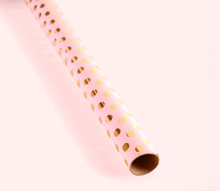 Geschenkpapier mit kleinen Punkten aus Folie