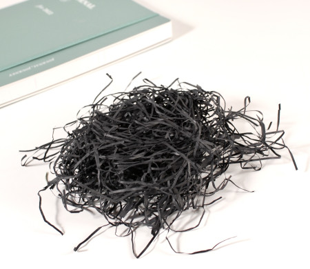 Papierschnipsel als Füllung von Kartons
