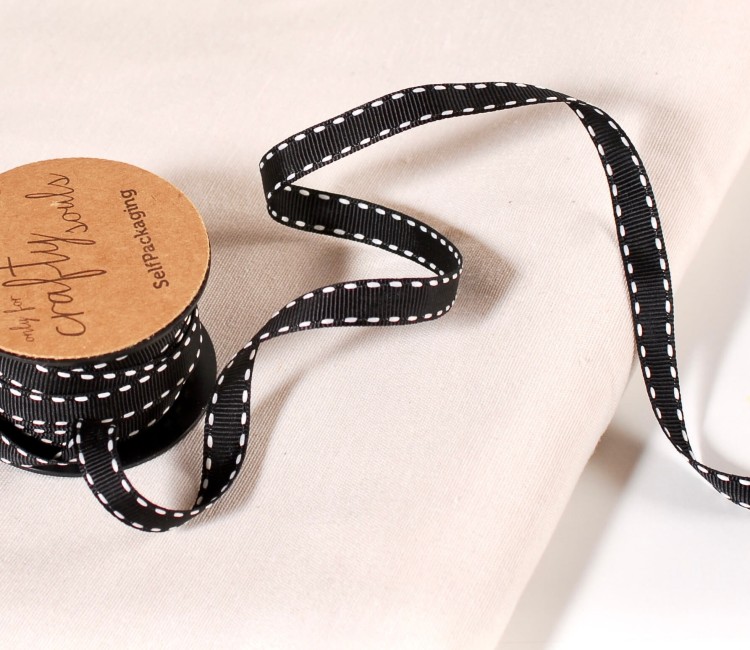 Schwarzes Geschenk-Ripsband mit Nähten Schwarzes Geschenk-Ripsband mit Nähten
