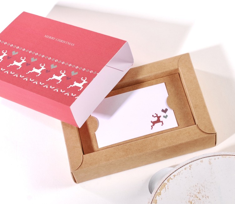Schachtel für Geschenkkarten mit weihnachtlichem Aufdruck Schachtel für Geschenkkarten mit weihnachtlichem Aufdruck
