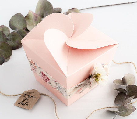 Schachtel für Cremes, originell und in Form einer Blume
