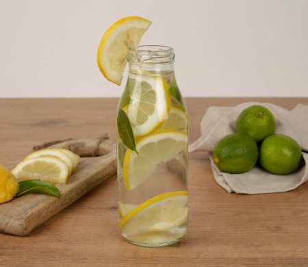 Flasche für Säfte oder Milch