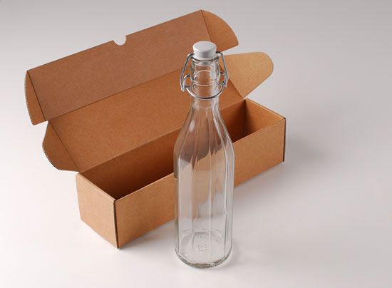 Trinkflasche aus Glas mit Bügelverschluß