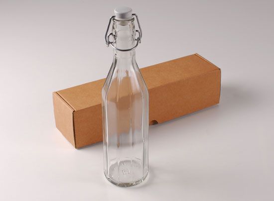 Trinkflasche aus Glas mit Bügelverschluß