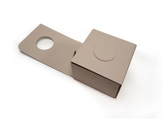 Schachtel zum Selbstmontieren aus 100% recyceltem Karton hergestellt