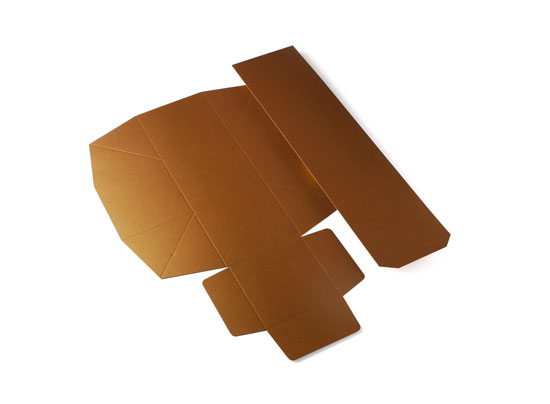 Quadratische Geschenkschachtel mit Banderole