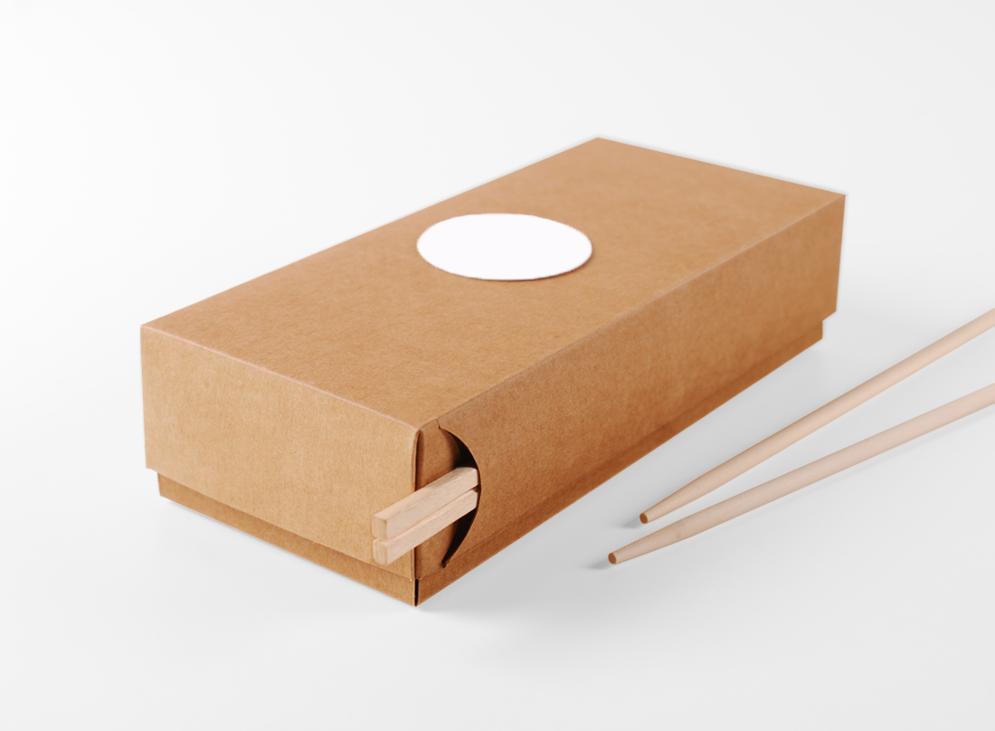 Kartonschachtel für Sushi mit Stäbchenhalter