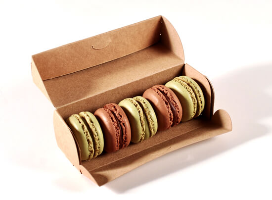 Längliche Dose mit Deckel für Macarons